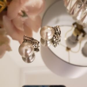 Earings in white pearl